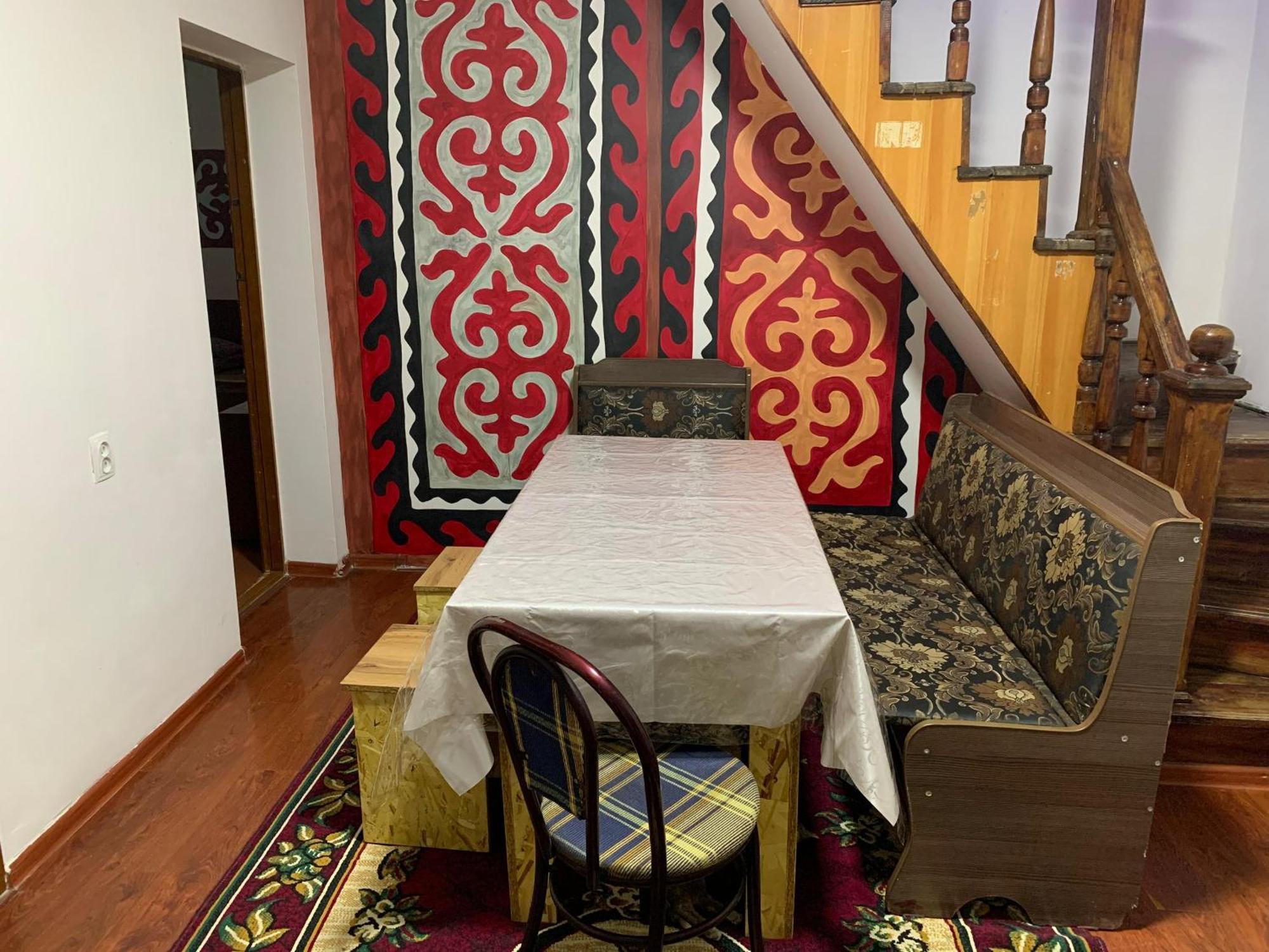 Bozui Hostel Bishkek Exterior photo