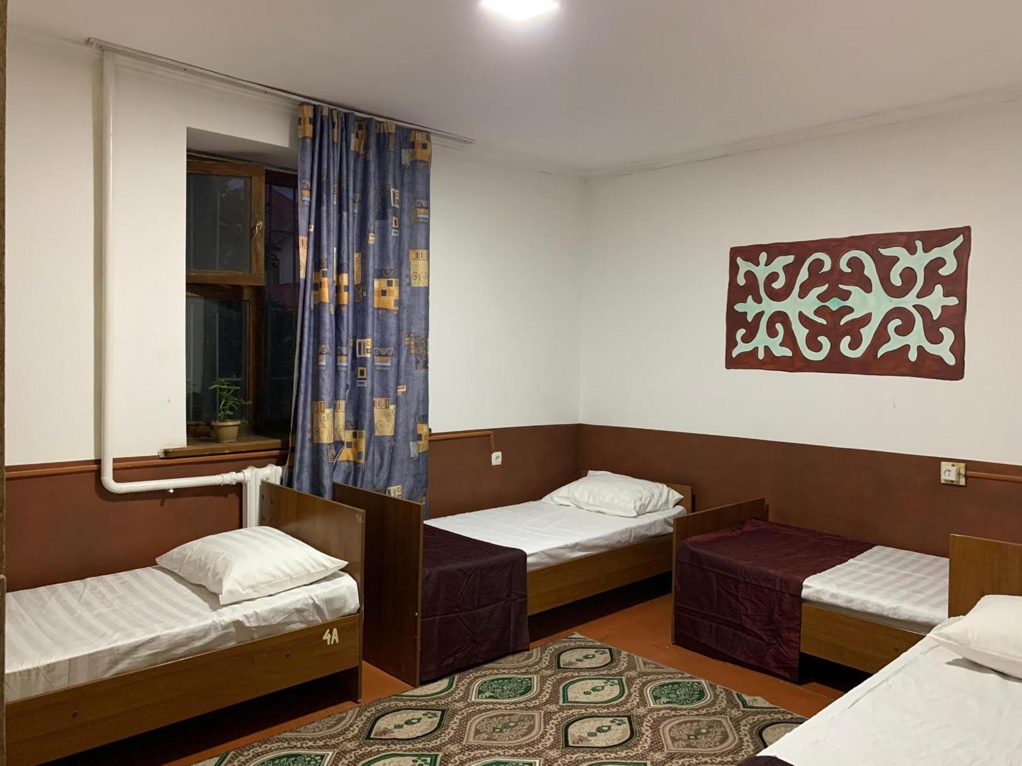 Bozui Hostel Bishkek Exterior photo